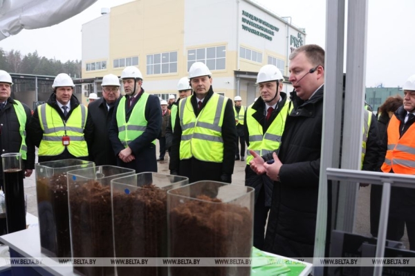 В Крупском районе открыли новый завод по производству профессиональных торфяных грунтов