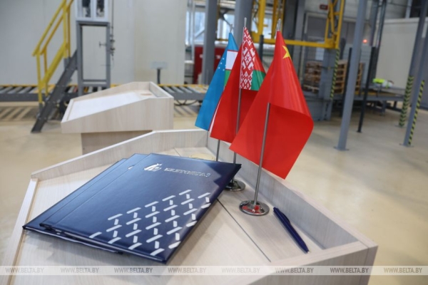 В Крупском районе открыли новый завод по производству профессиональных торфяных грунтов