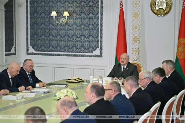 Апгрейд для Полесья, кадровый день, наука "без понтов" и лозунг для всей страны. Итоги недели Президента