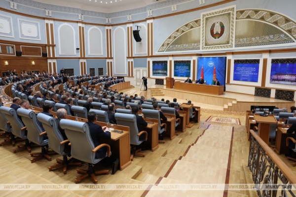 Апгрейд для Полесья, кадровый день, наука "без понтов" и лозунг для всей страны. Итоги недели Президента