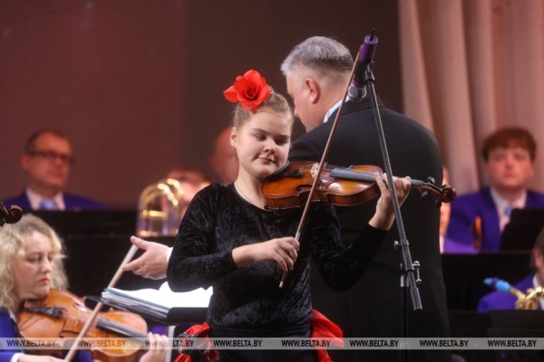 Прекрасный вокал и чарующие звуки оркестра: в Бресте стартовал фестиваль "Таленты Беларусі - будучыня краіны" 
