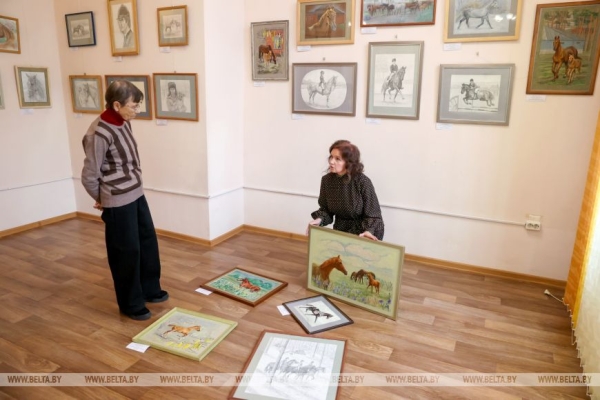 "Лошадь - человеку крылья!" Выставка творческих работ открылась в Гомеле