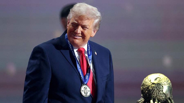 Трамп стал первым лауреатом Премии мира ФИФА Трамп стал первым лауреатом Премии мира ФИФА