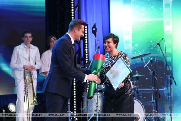 "Любить кино по-белорусски". В Минске состоялся театрализованный концерт ко Дню белорусского кино "Любить кино по-белорусски". В Минске состоялся театрализованный концерт ко Дню белорусского кино