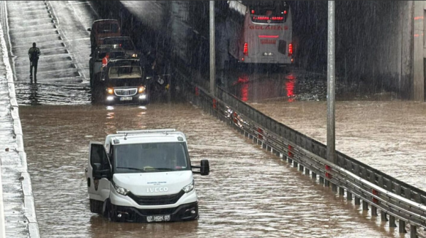 Ливни затопили турецкий курортный район Аланья Ливни затопили турецкий курортный район Аланья