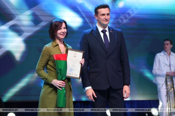 "Любить кино по-белорусски". В Минске состоялся театрализованный концерт ко Дню белорусского кино "Любить кино по-белорусски". В Минске состоялся театрализованный концерт ко Дню белорусского кино