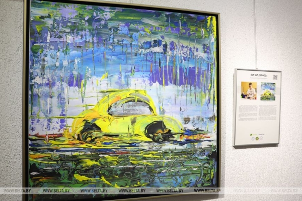 "Чтобы каждый смог рассказать миру о себе". Инклюзивная выставка "Краски говорят" открылась в Минске