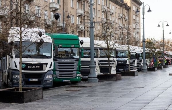 Растут убытки и недовольство. В Вильнюсе автоперевозчики проводят акцию протеста Растут убытки и недовольство. В Вильнюсе автоперевозчики проводят акцию протеста