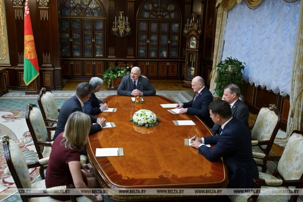 Лукашенко о Трампе: в последнее время он мне очень нравится своими действиями Лукашенко о Трампе: в последнее время он мне очень нравится своими действиями