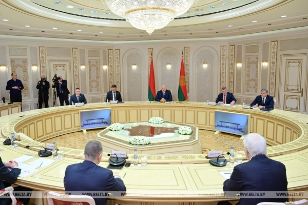 Хождение за три моря и подготовка к ВНС. Итоги недели Президента и подробности большой командировки