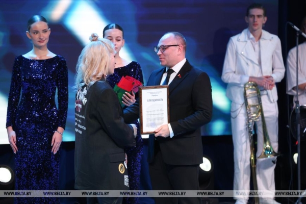 "Любить кино по-белорусски". В Минске состоялся театрализованный концерт ко Дню белорусского кино "Любить кино по-белорусски". В Минске состоялся театрализованный концерт ко Дню белорусского кино