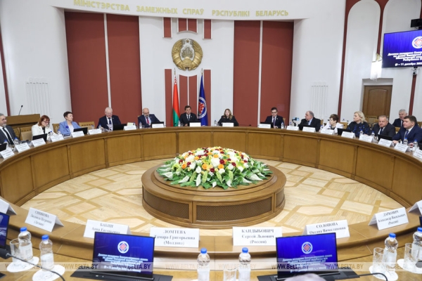 Сотрудничество в ШОС, экономические связи. Главы МИД Беларуси и Кыргызстана обсудили двустороннюю повестку Сотрудничество в ШОС, экономические связи. Главы МИД Беларуси и Кыргызстана обсудили двустороннюю повестку