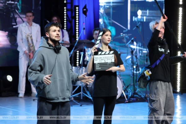 "Любить кино по-белорусски". В Минске состоялся театрализованный концерт ко Дню белорусского кино "Любить кино по-белорусски". В Минске состоялся театрализованный концерт ко Дню белорусского кино