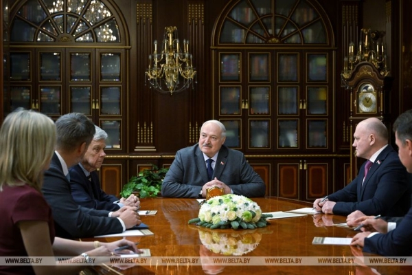 Лукашенко о Трампе: в последнее время он мне очень нравится своими действиями Лукашенко о Трампе: в последнее время он мне очень нравится своими действиями